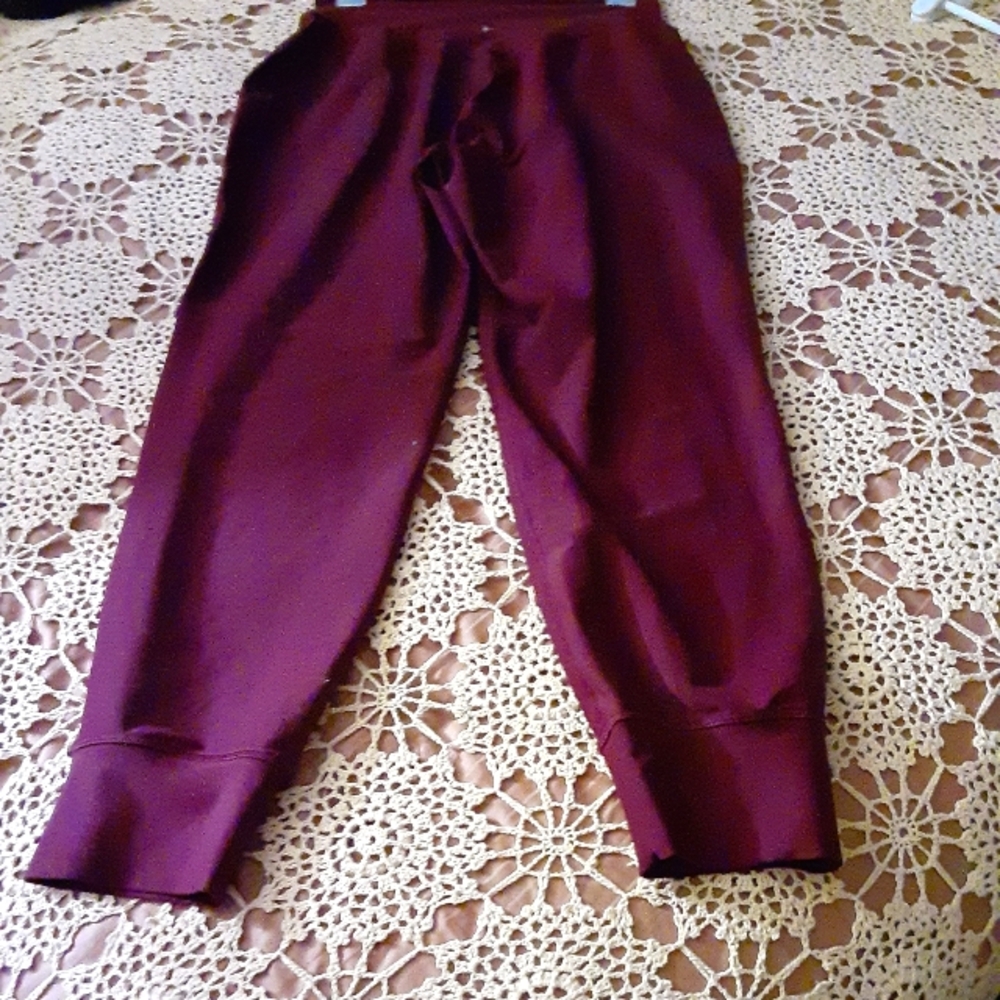 Old navy joggers for women. Size medium. Comfortable slinky material.